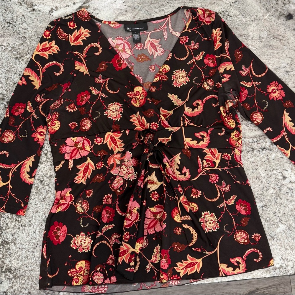 Floral V-Neck Women's Top - Black and Red